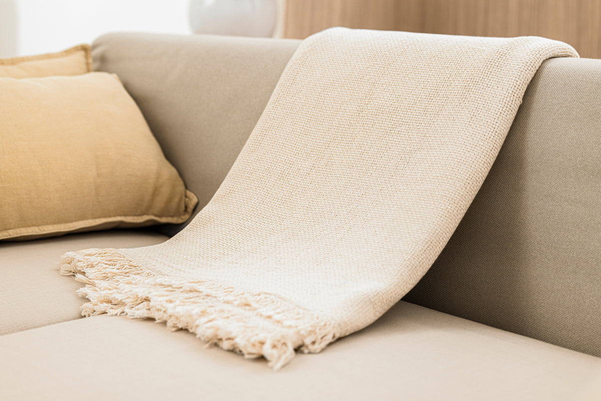 What Is a Throw Blanket?